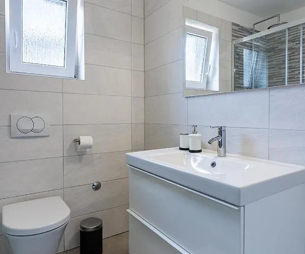 Utmar Apartment Cres