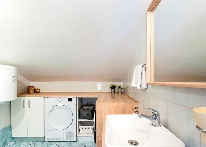 Utmar Apartment Cres