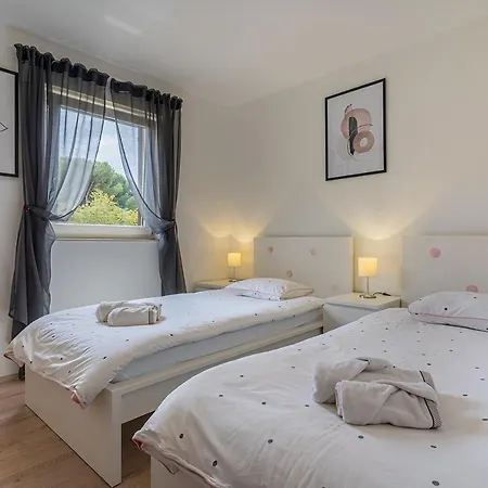 Utmar Apartment Cres