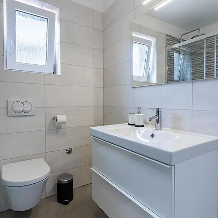 Utmar Apartment Cres